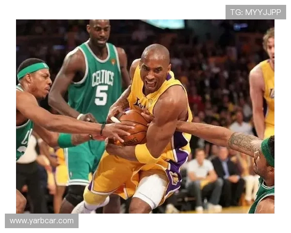 从8号锋芒到24号传奇：一张图片里的科比双重人生篮球信仰的进化